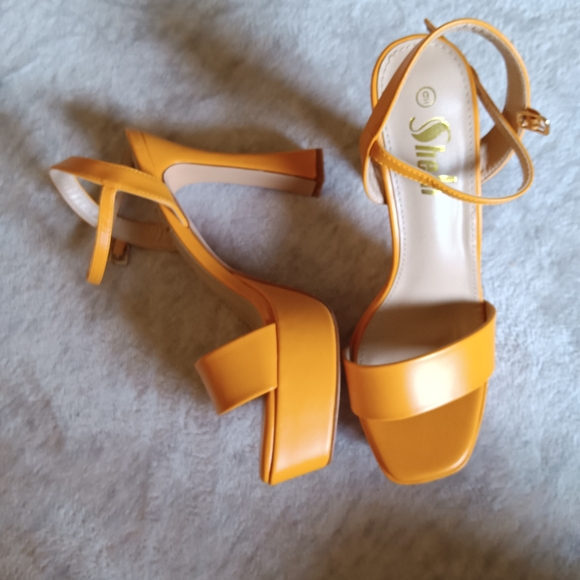 SHEIN | NWOT Size 9 platform heels 👠 - Picture 3 of 4